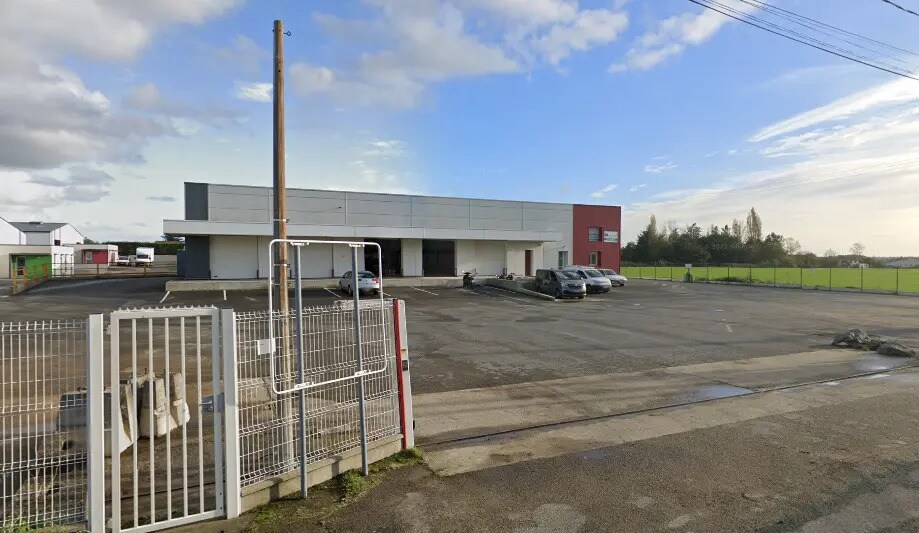 13 La Grande Courbe, Saint-Julien-de-Concelles for lease Building Photo- Image 1 of 3