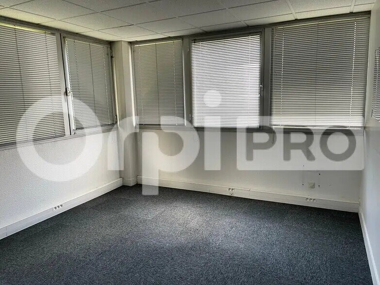 Office in Limoges for sale - Interior Photo - Image 2 of 8