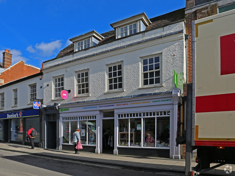 15a, 17 and 19 High Street, Alton, GU34 portfolio of 3 properties for sale on LoopNet.com - Primary Photo - Image 3 of 3