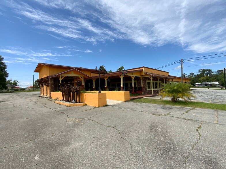 1506 Memorial Dr, Waycross, GA for sale - Primary Photo - Image 1 of 28