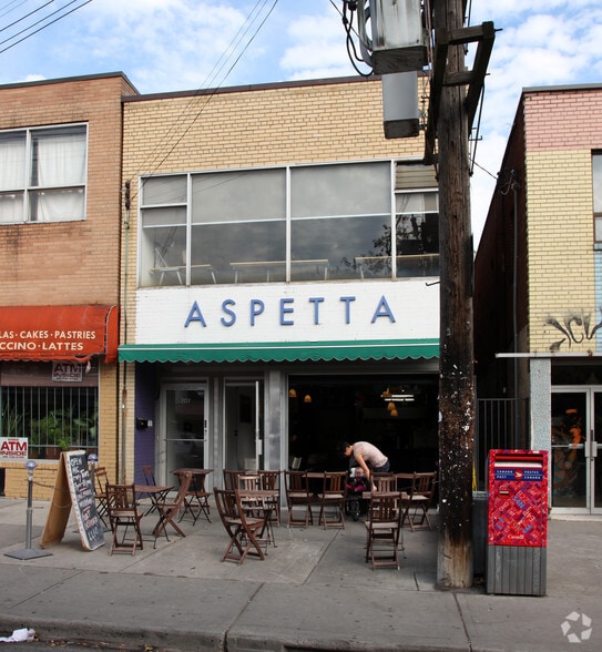 207 Augusta Ave, Toronto, ON for lease - Building Photo - Image 2 of 2