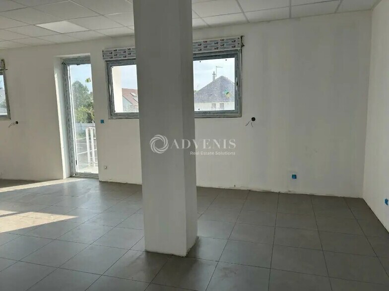 Office in Saint-Pierre-des-Corps for lease - Interior Photo - Image 3 of 6