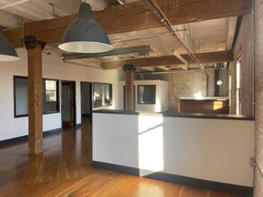 1231 NW Hoyt St, Portland, OR for lease Interior Photo- Image 2 of 3