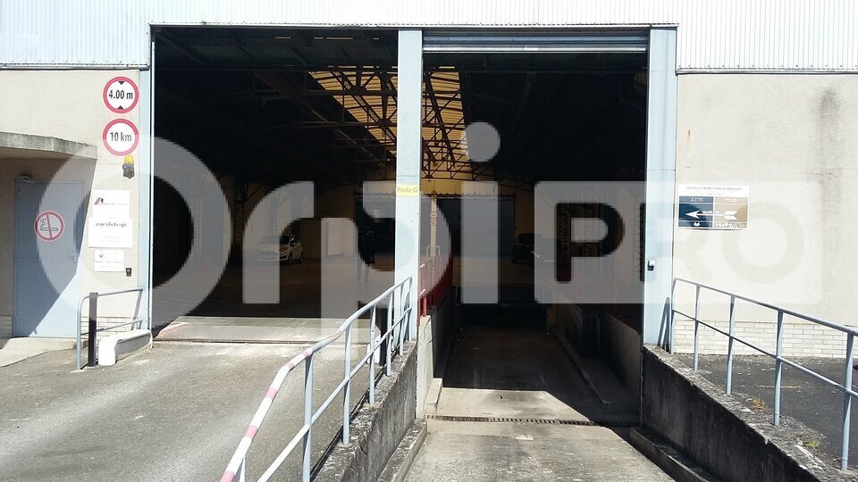 Industrial in Senlis for lease - Building Photo - Image 1 of 4