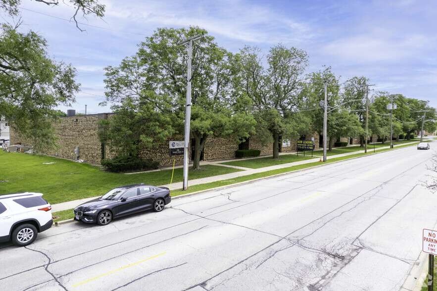 8101-8149 N Austin Ave, Morton Grove, IL for sale - Primary Photo - Image 1 of 1