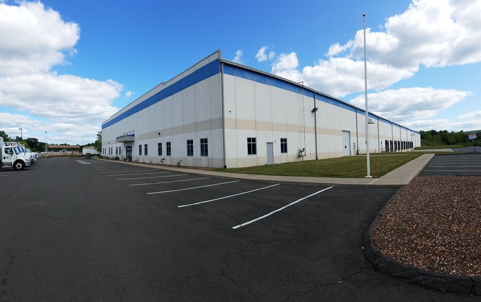 425 Timber Ridge Rd, Middletown, CT for sale - Building Photo - Image 1 of 1