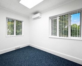 31 Bois Ln, Amersham for lease Interior Photo- Image 2 of 4