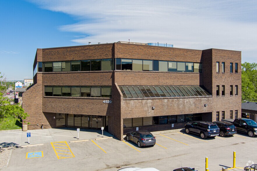 4520 16th Ave NW, Calgary, AB for lease - Primary Photo - Image 1 of 4