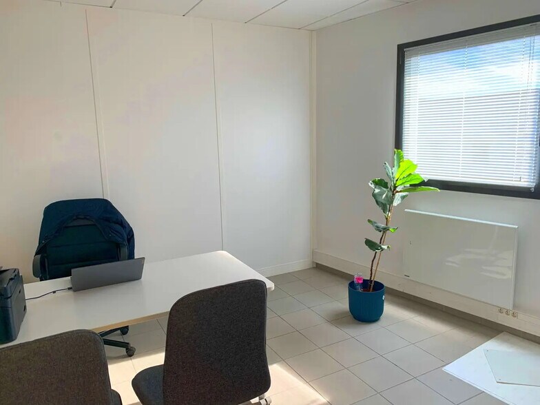 Office in Vannes for lease - Interior Photo - Image 1 of 1