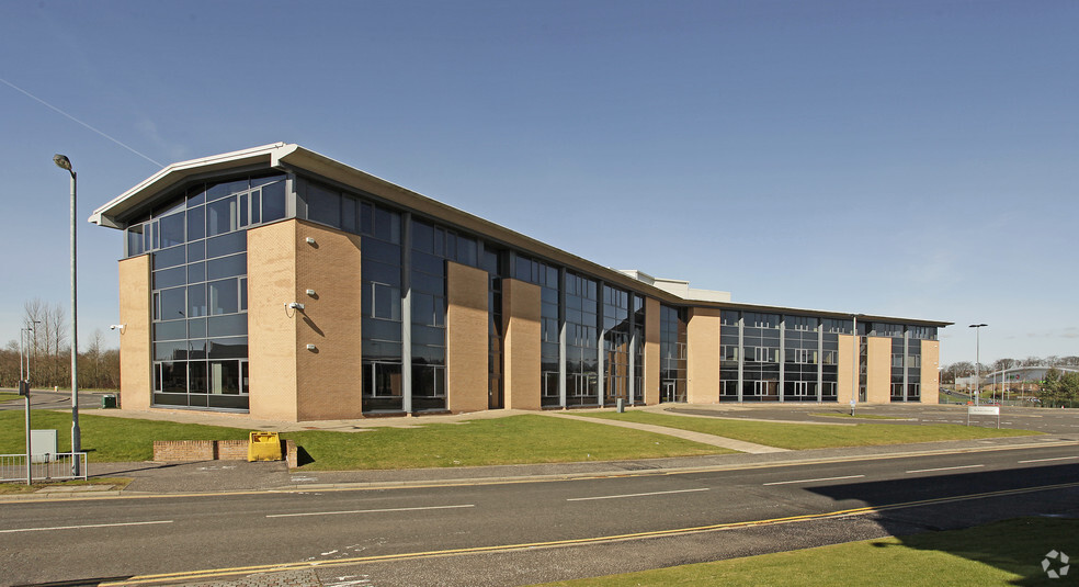 1 Robroyston Oval, Glasgow for lease - Primary Photo - Image 1 of 6