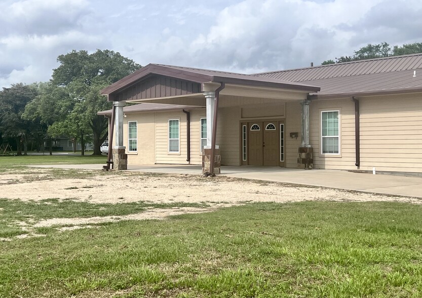 209 E Strand St, El Campo, TX for sale - Primary Photo - Image 1 of 14