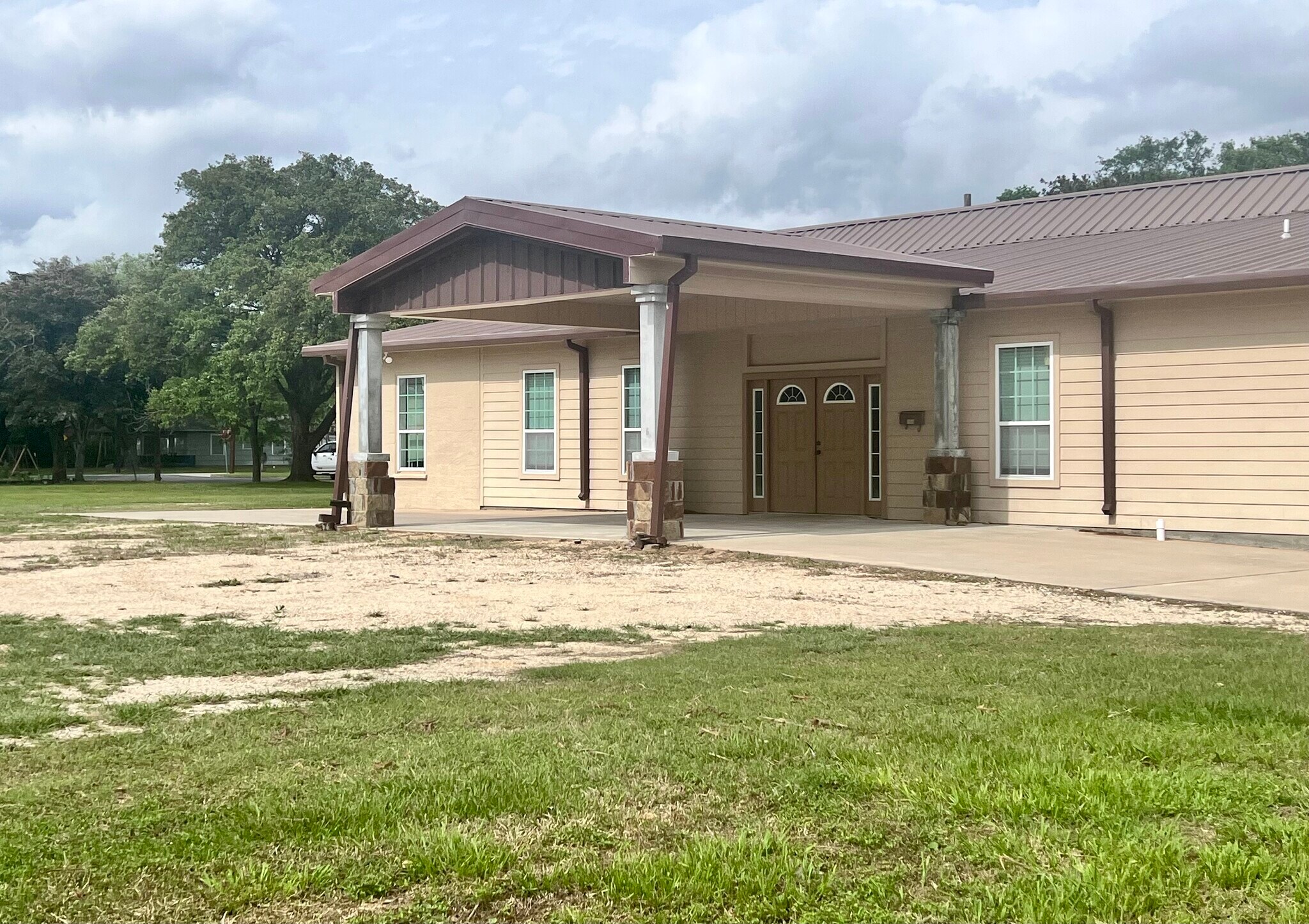 209 E Strand St, El Campo, TX for sale Primary Photo- Image 1 of 15