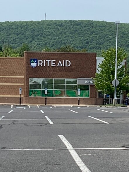 385 Highway 512, Bangor, PA for lease - Building Photo - Image 2 of 5