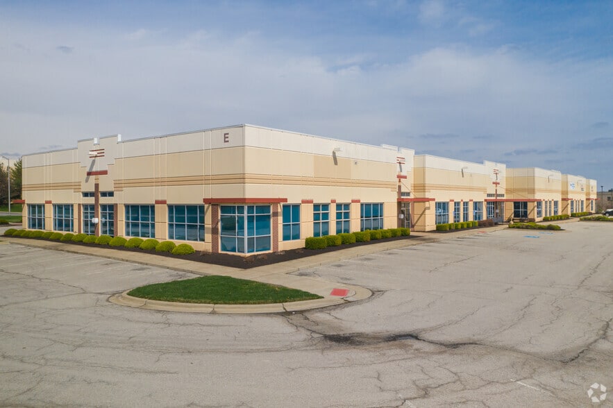11025-11091 Strang Line Rd, Lenexa, KS for lease - Building Photo - Image 2 of 12