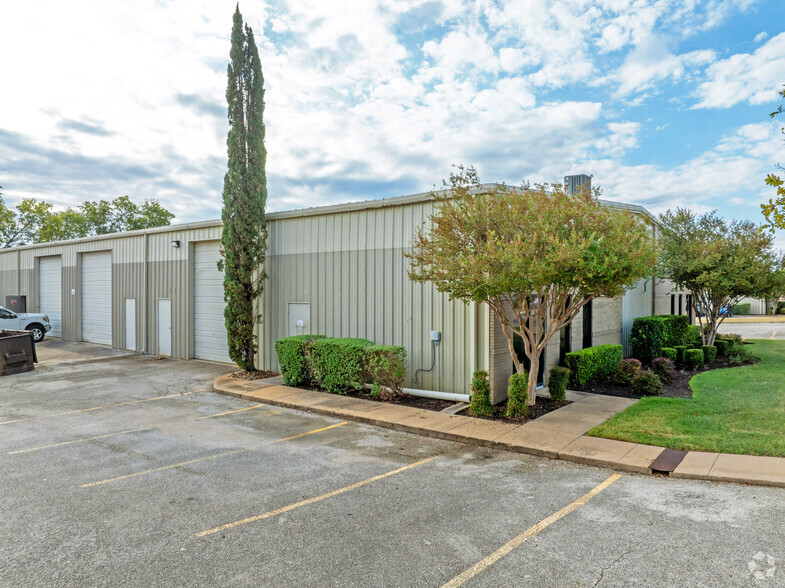 7303 Burleson Rd, Austin, TX for lease - Building Photo - Image 1 of 8