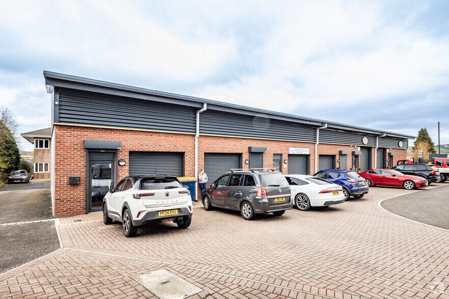 Commercial Rd, Darwen for lease - Primary Photo - Image 1 of 3