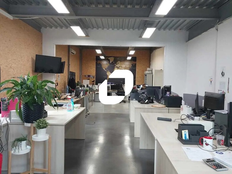 Office in Lunel-Viel for lease - Interior Photo - Image 2 of 13