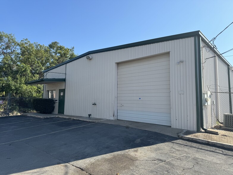 9044 Long Point Rd, Houston, TX for lease - Building Photo - Image 3 of 5