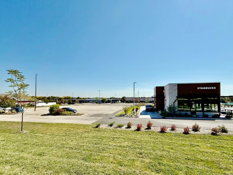 1009 Randall Rd, Elgin, IL for sale - Building Photo - Image 3 of 6