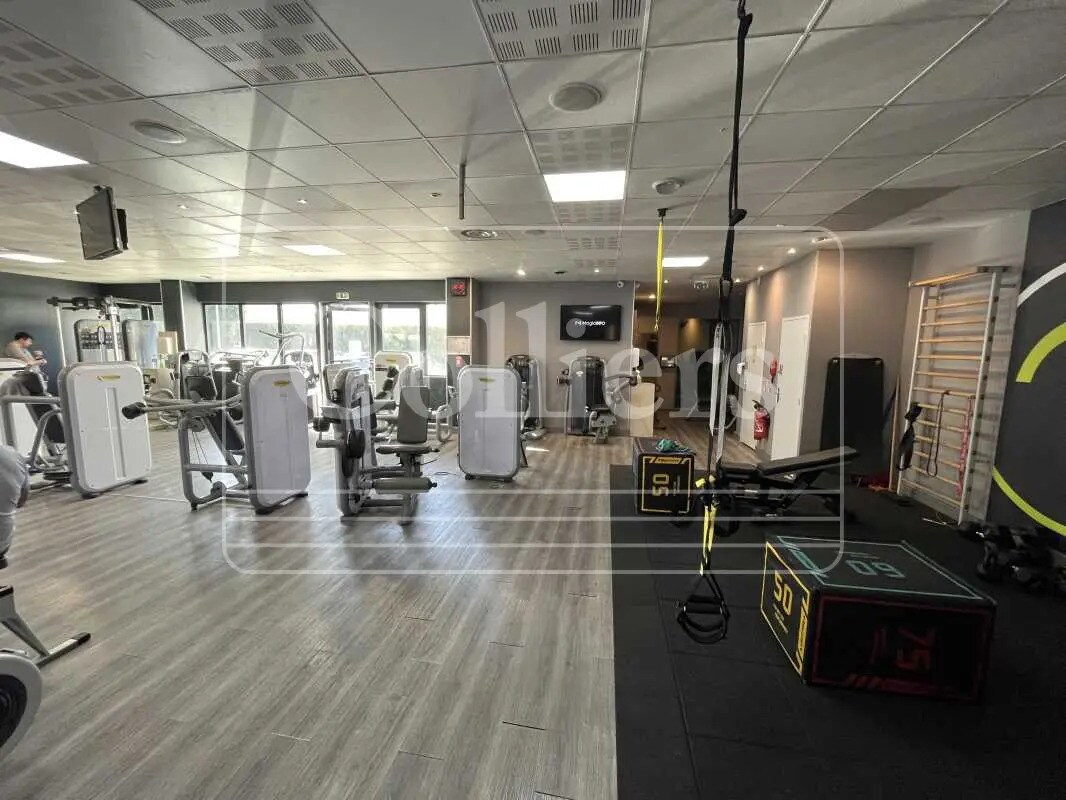 Retail in Éguilles for lease Building Photo- Image 1 of 9