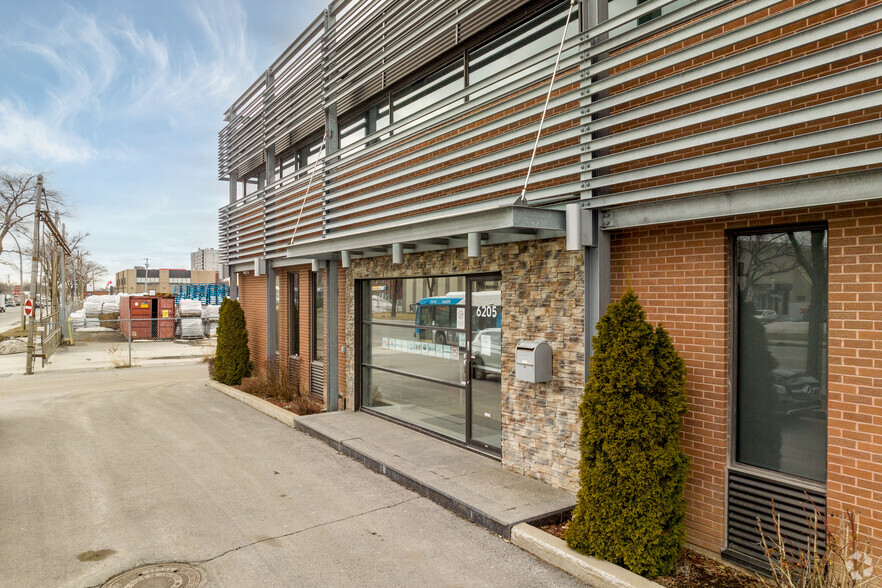 6205 Boul Des Grandes-Prairies, Montréal, QC for lease - Building Photo - Image 2 of 4