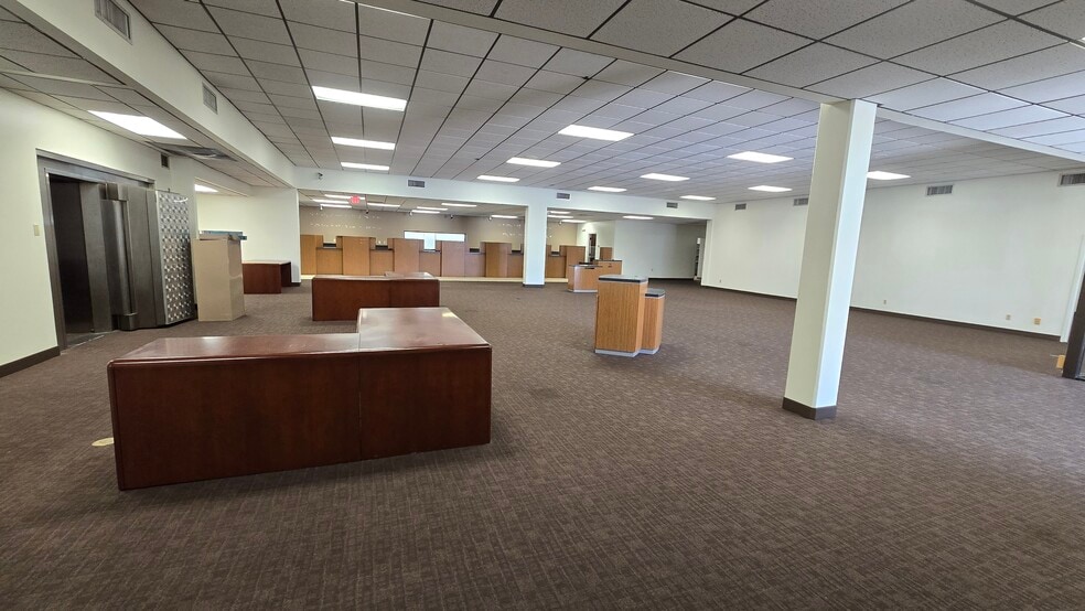 8181 54th Ave N, Saint Petersburg, FL for sale - Building Photo - Image 3 of 9