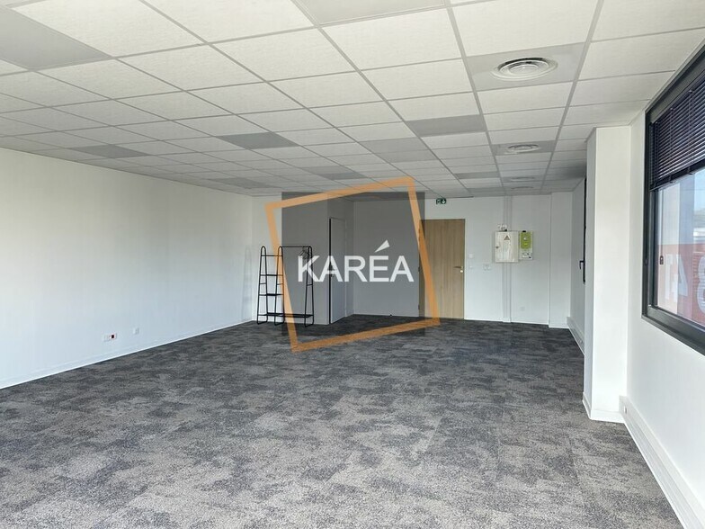 Office in Serris for lease - Interior Photo - Image 3 of 5