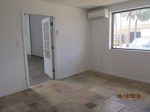 5146-5283 Le Tourneau Cir, Tampa, FL for lease Interior Photo- Image 2 of 4