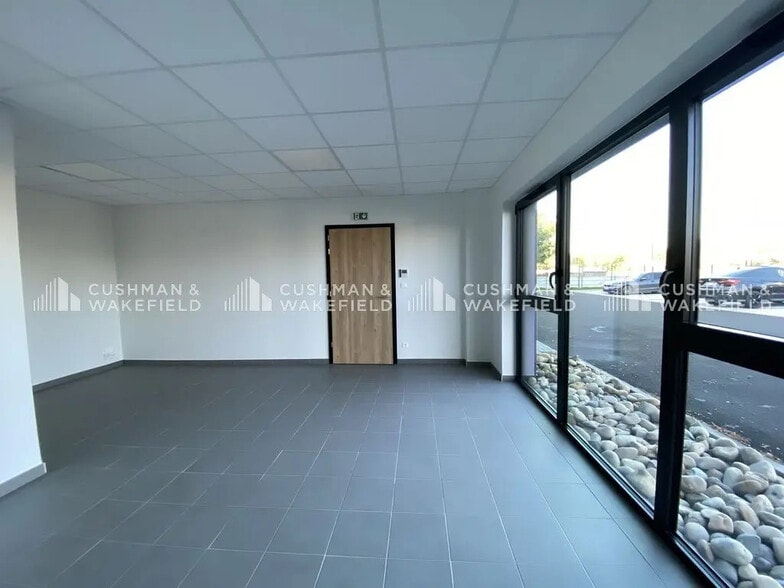 Flex in Souffelweyersheim for lease - Interior Photo - Image 3 of 8