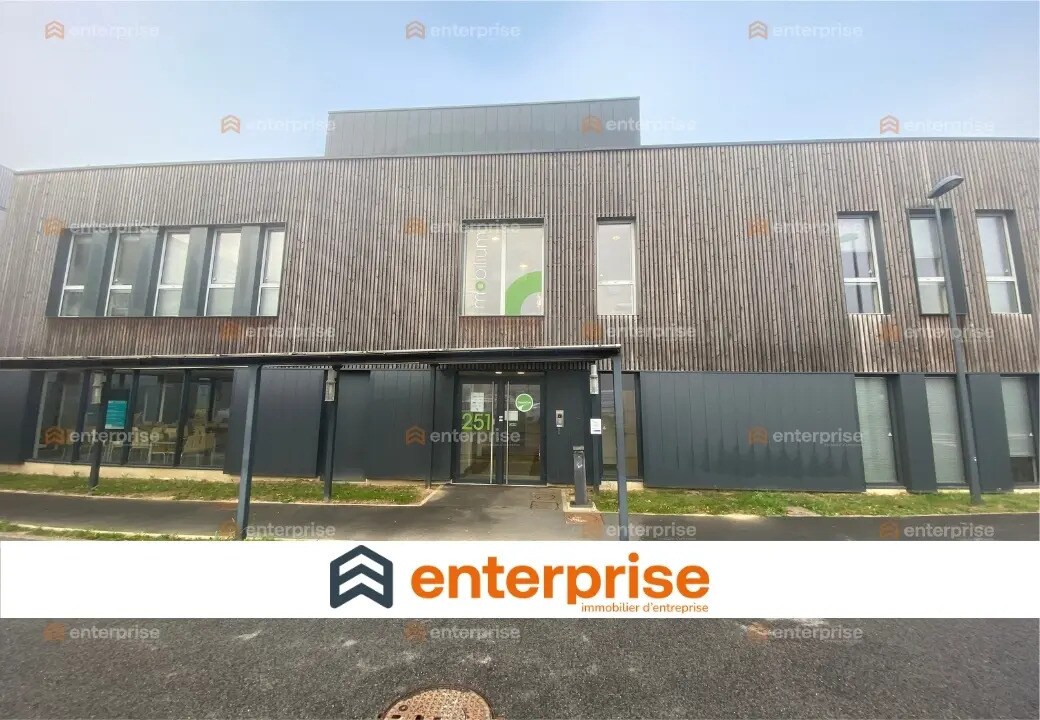 Office in Famars for lease Building Photo- Image 1 of 6