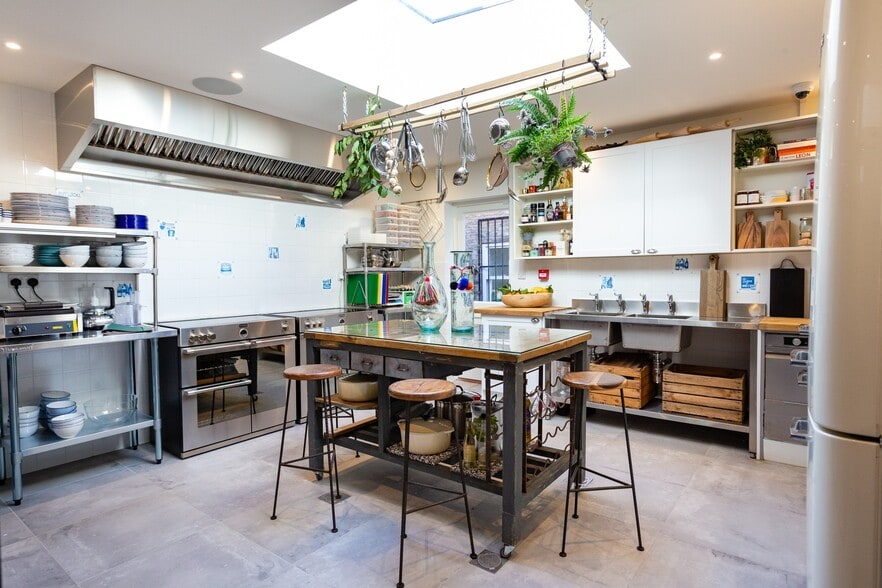 147 St Margarets Rd, Twickenham for sale - Interior Photo - Image 3 of 4