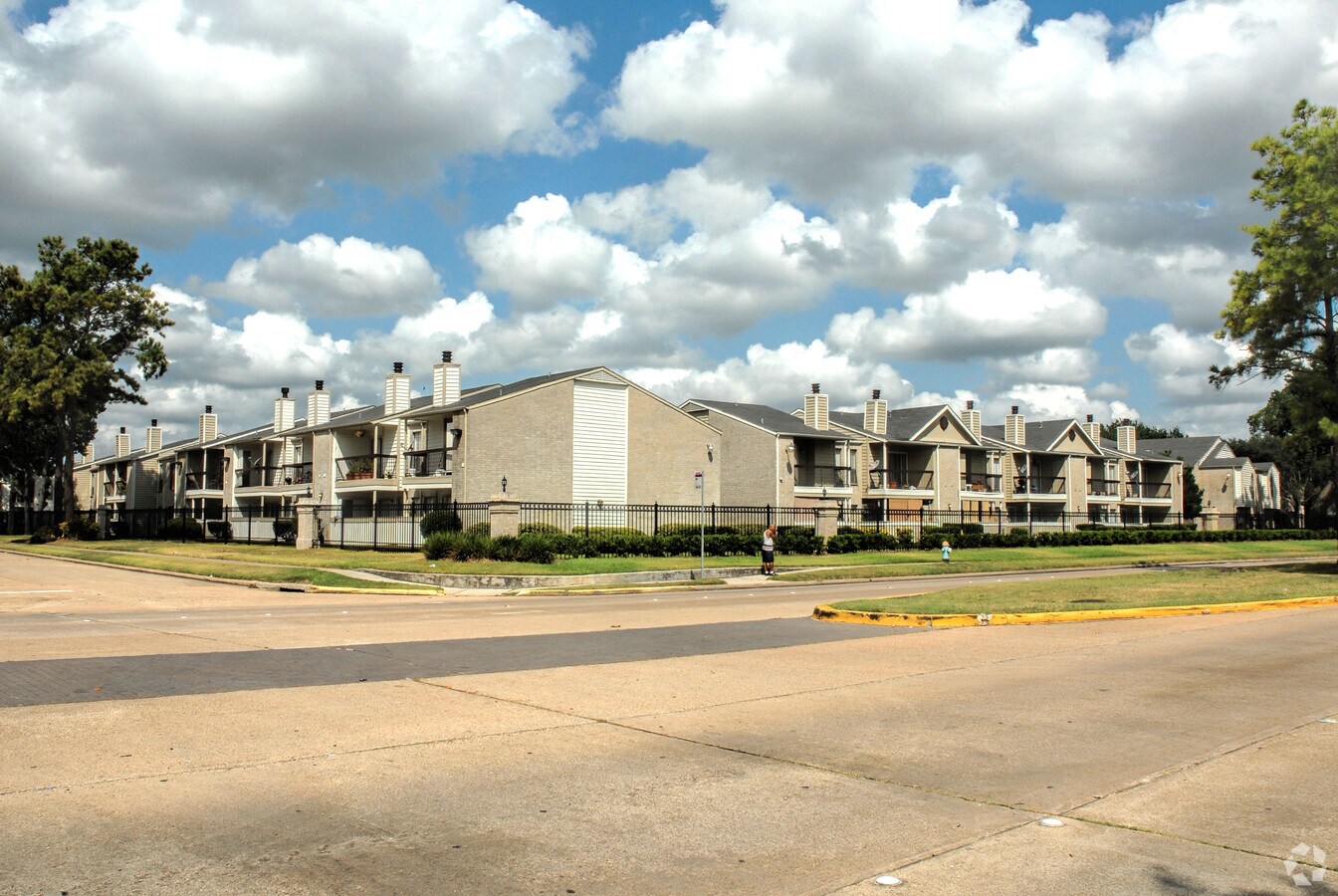 14619 Ella Blvd, Houston, TX 77014