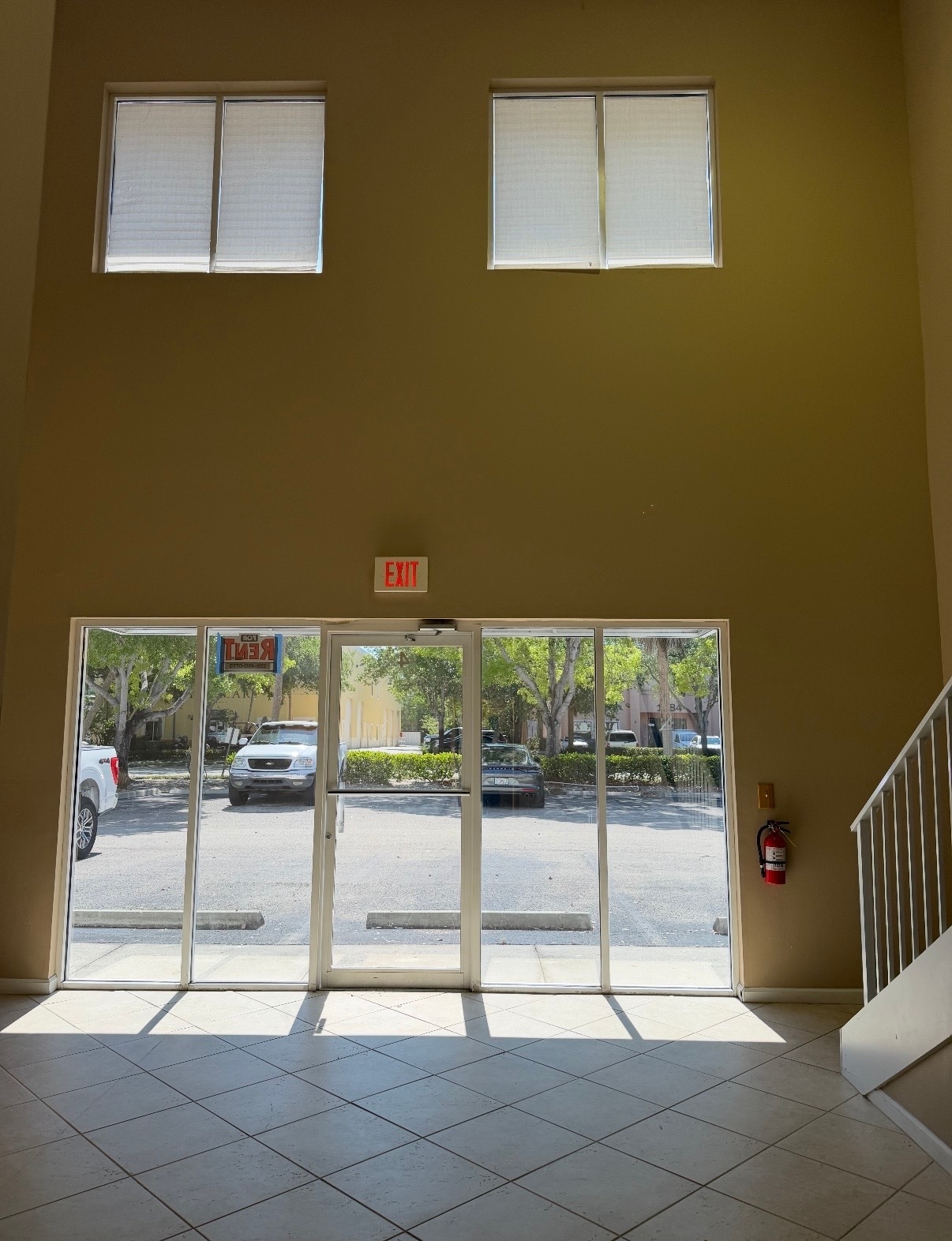 1085 Business Ln, Naples, FL for lease Lobby- Image 1 of 5
