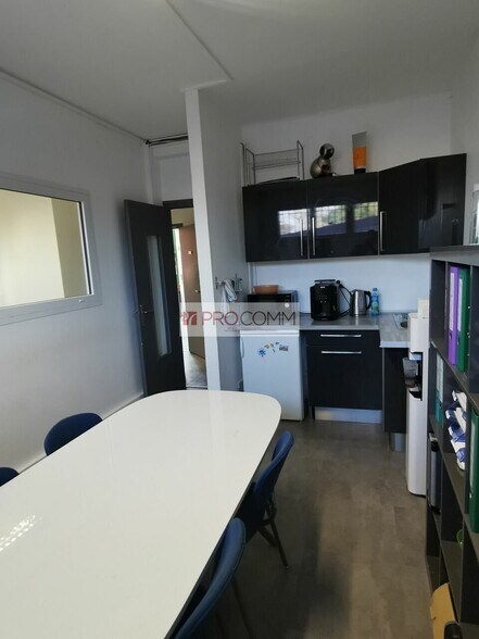 Retail in Metz for sale - Interior Photo - Image 2 of 4