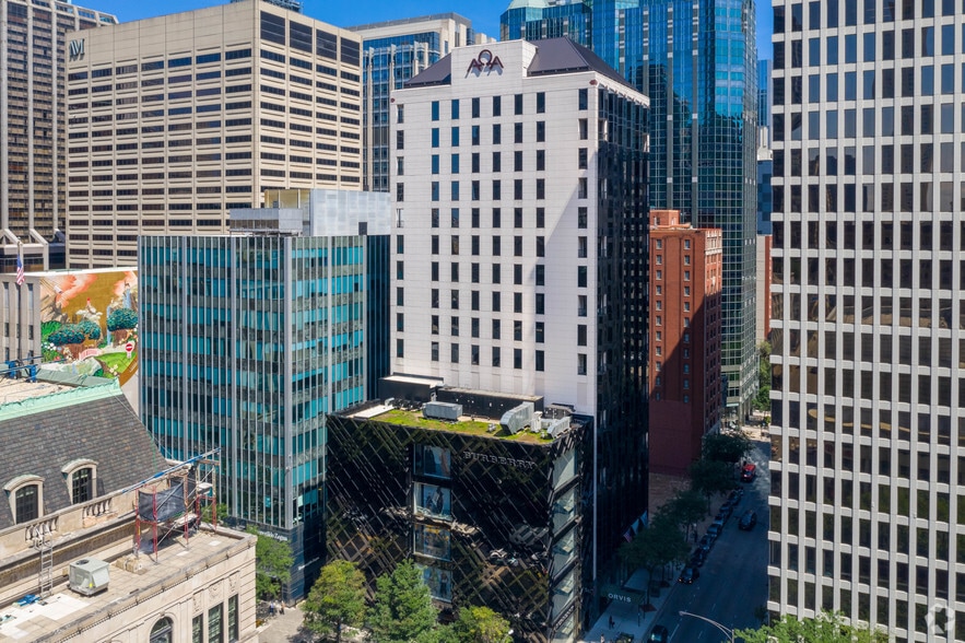 142 E Ontario St, Chicago, IL for lease - Building Photo - Image 3 of 11