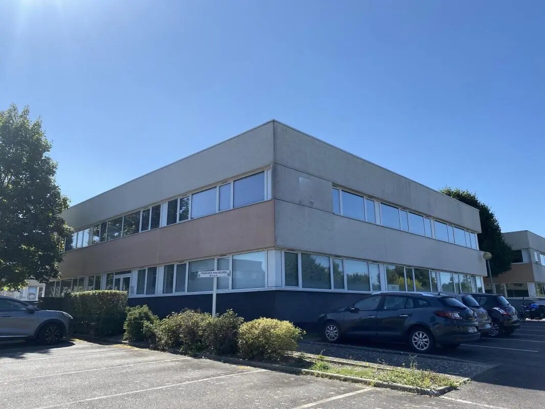 Office in Bruz for lease Building Photo- Image 1 of 8