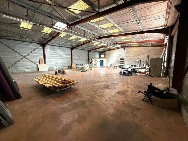 Industrial in Contes for lease - Interior Photo - Image 2 of 4