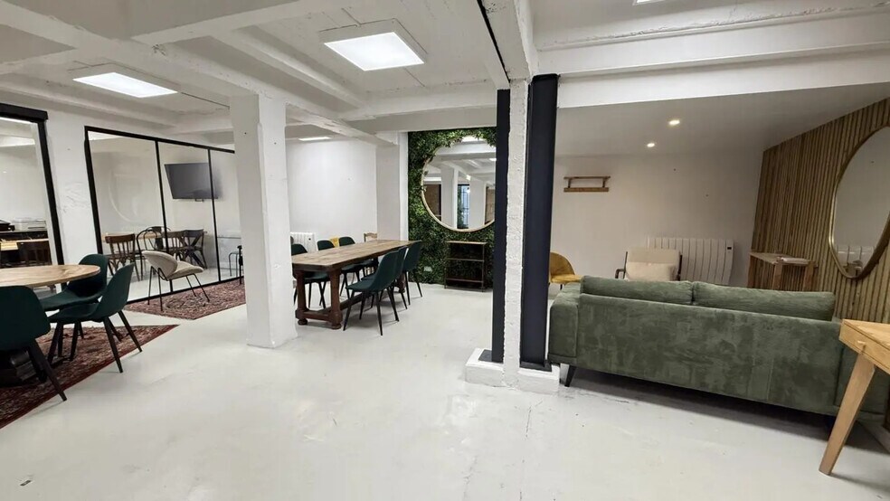 Retail in Vannes for sale - Building Photo - Image 3 of 10