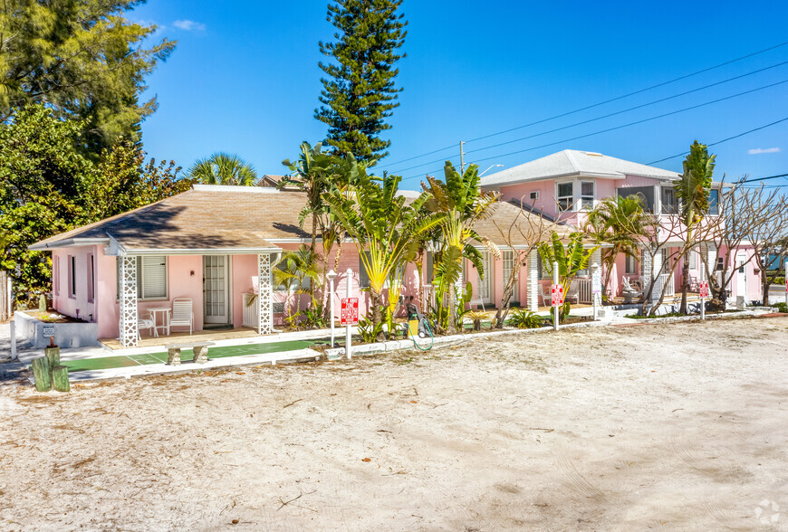 10200 Gulf Blvd, Treasure Island, FL for sale - Primary Photo - Image 1 of 1