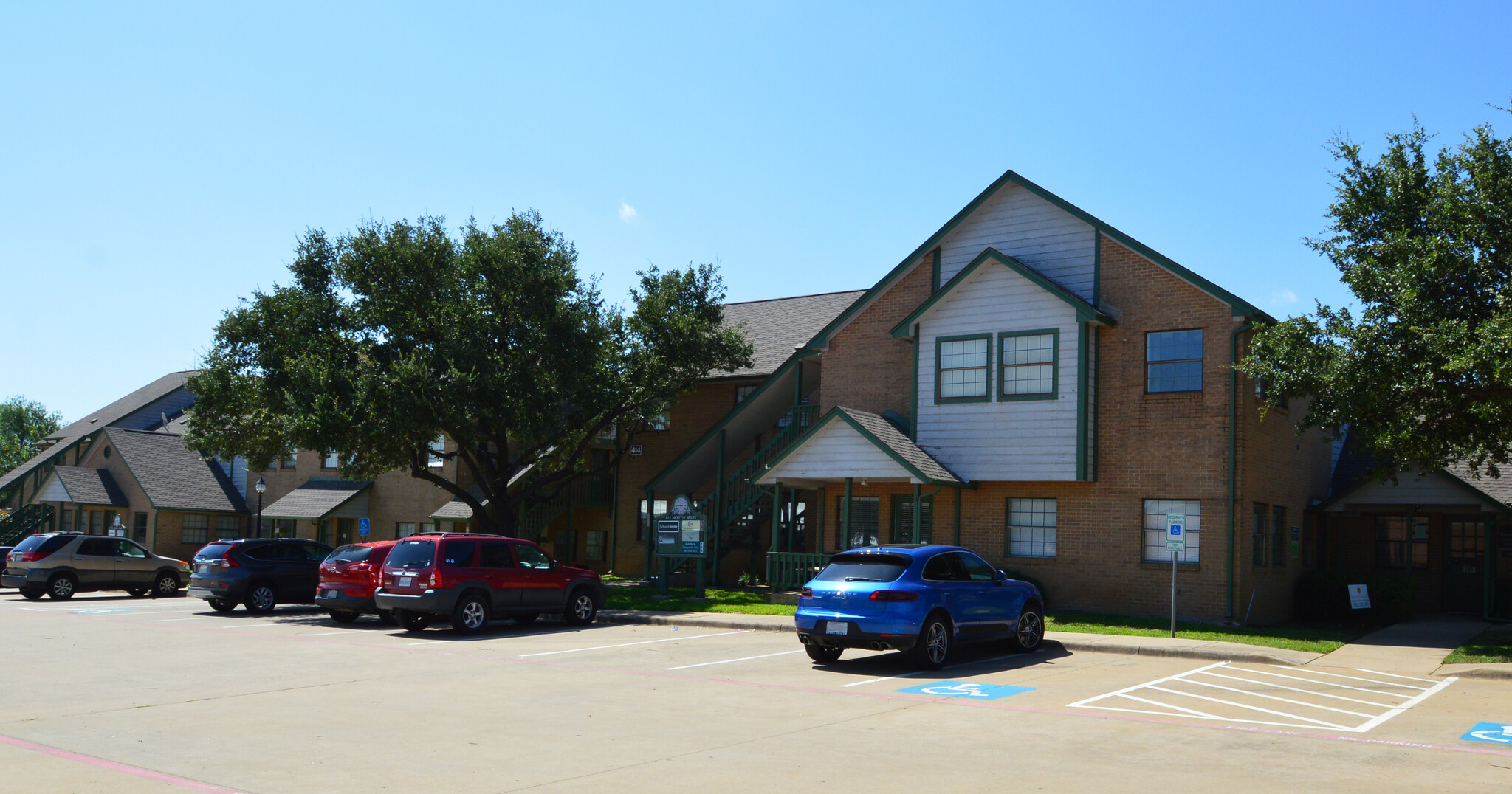 412 N Main St, Euless, TX for lease Building Photo- Image 1 of 5