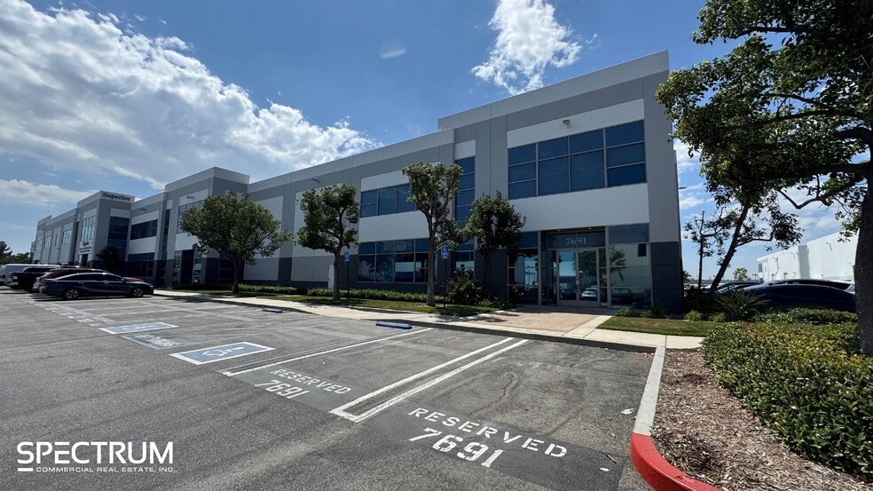 7691 N San Fernando Rd, Burbank, CA for lease - Building Photo - Image 1 of 11