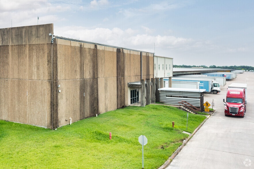 5800 Mesa Dr, Houston, TX for sale - Building Photo - Image 1 of 1