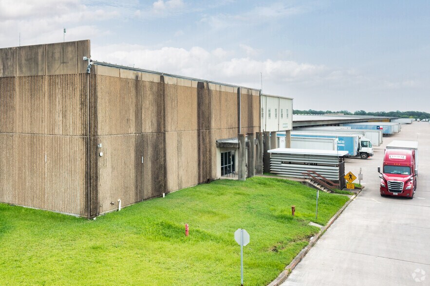 5800 Mesa Dr, Houston, TX for sale - Primary Photo - Image 1 of 1