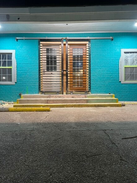 304 S Lockwood Dr, Houston, TX for lease - Building Photo - Image 2 of 17