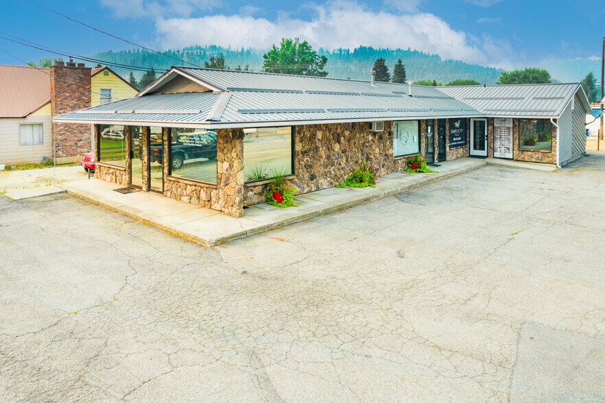 8 N Division St, Pinehurst, ID 83850