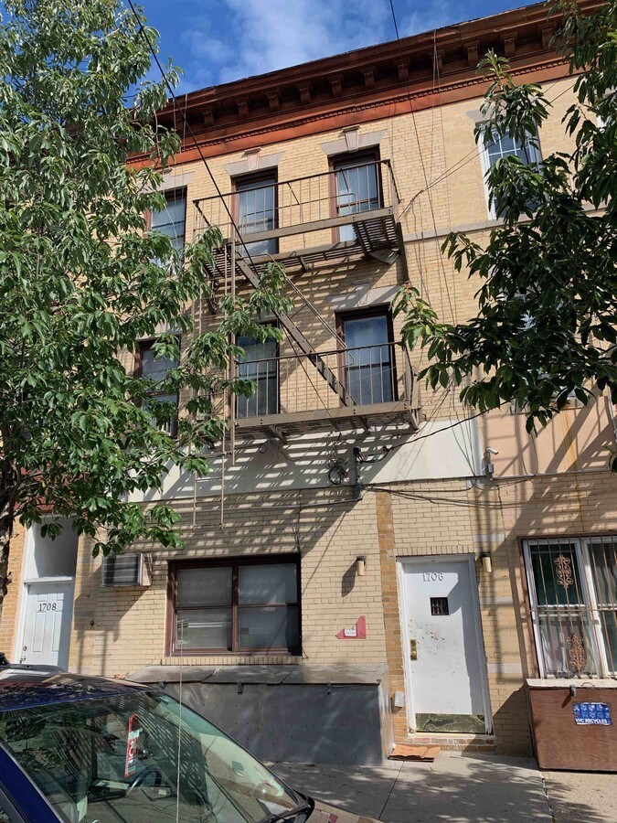 1715 Zerega Ave, Bronx, NY 10462