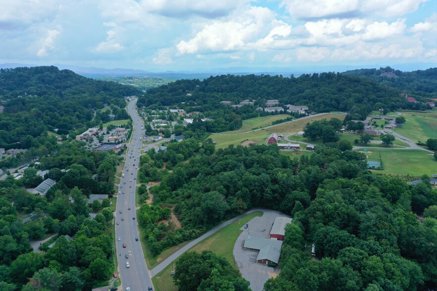 325 New Leicester Hwy, Asheville, NC for lease - Aerial - Image 2 of 7