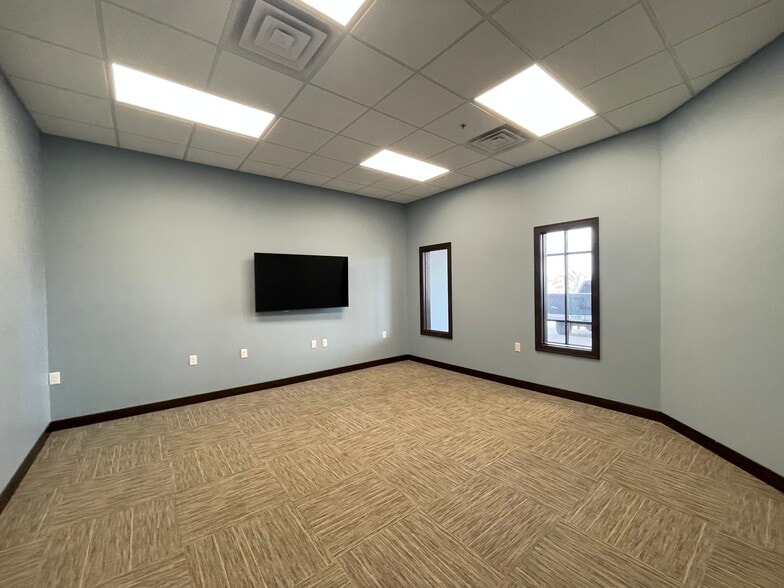 1315 Haines Ave, Rapid City, SD for lease - Interior Photo - Image 3 of 10