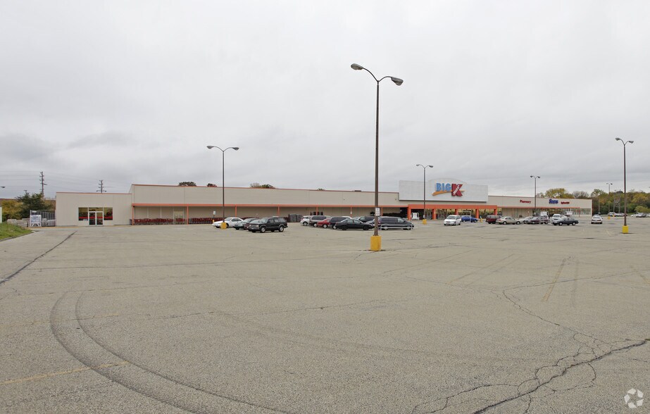 3201-3205 N Mayfair Rd, Wauwatosa, WI for lease - Building Photo - Image 3 of 7