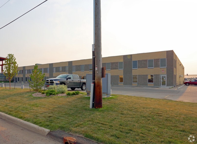 7304-7426 52 St NW, Edmonton, AB for sale - Building Photo - Image 2 of 13